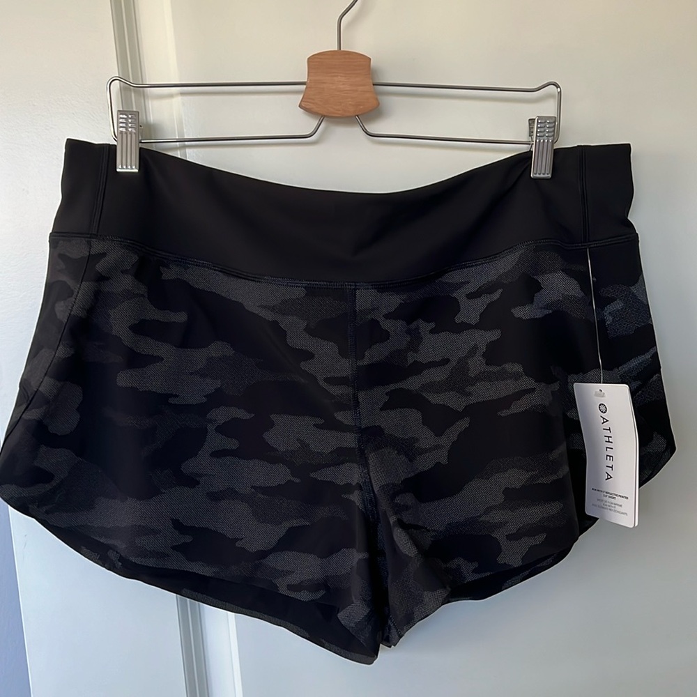 NWT Athleta Run With It Reflective 3.5” Short, XL